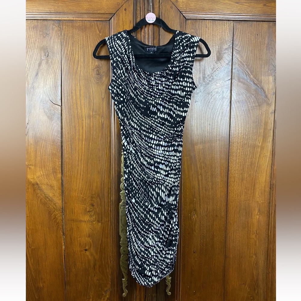 EN FOCUS STUDIO Fitted Stretch Bodycon Dress Woman’s 4 Sleeveless Black/White